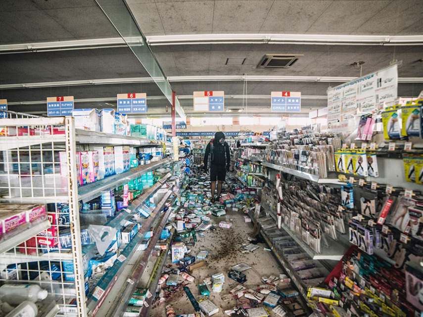 O fotógrafo malaio Keow Wee Loong, 27 anos, ignorou as regras do governo e ultrapassou as barricadas para fotografar como está Fukushima, após o desastre nuclear de 2011