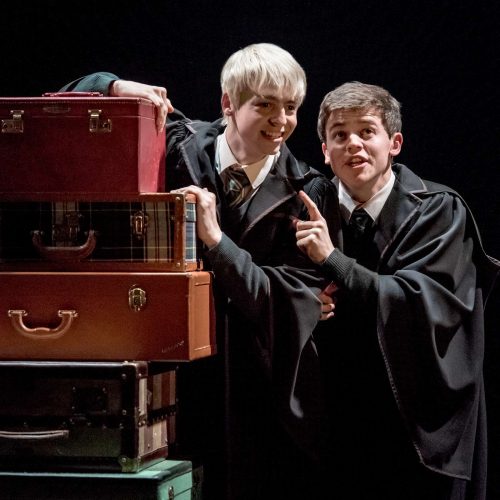 O Twitter oficial da peça Harry Potter and the Cursed Child divulgou novas imagens do espetáculo