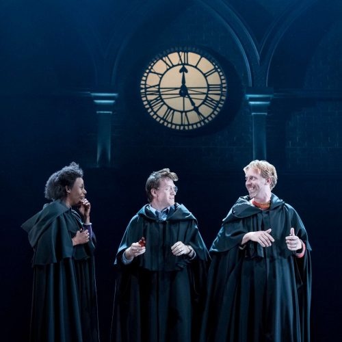 O Twitter oficial da peça Harry Potter and the Cursed Child divulgou novas imagens do espetáculo