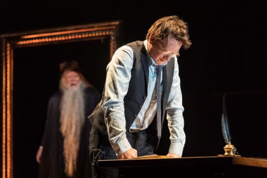 O Twitter oficial da peça Harry Potter and the Cursed Child divulgou novas imagens do espetáculo