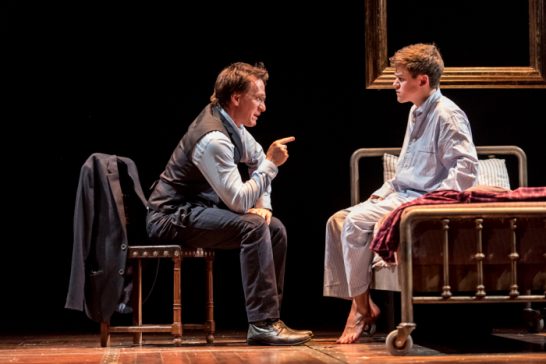 O Twitter oficial da peça Harry Potter and the Cursed Child divulgou novas imagens do espetáculo