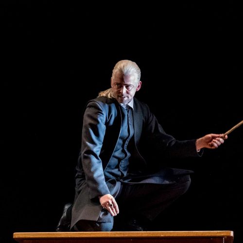 O Twitter oficial da peça Harry Potter and the Cursed Child divulgou novas imagens do espetáculo