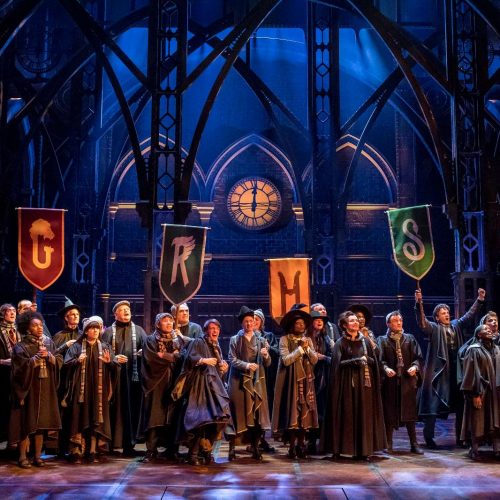 O Twitter oficial da peça Harry Potter and the Cursed Child divulgou novas imagens do espetáculo