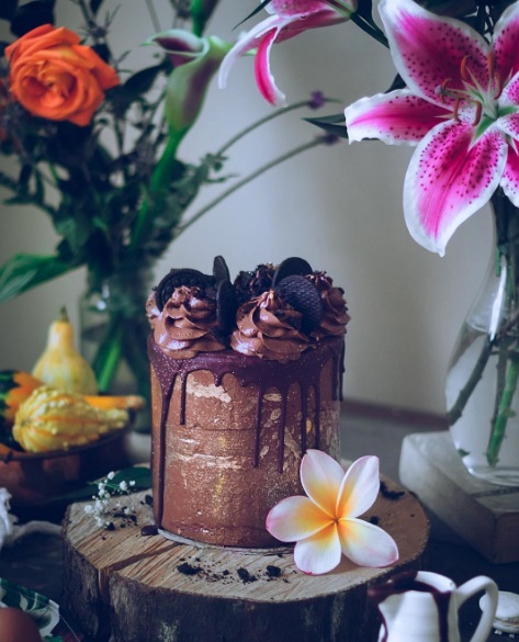 @historiasdelciervo é o Instragram do confeiteiro colombiano Julián Ángel, que   faz bolos que parecem ter saído do mundo dos sonhos