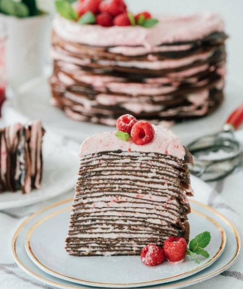 Danielle Noce arrasa nas receitas de sobremesas, mas os bolos são um show a   parte. Ela também tem um canal no Youtube, onde ensina receitas maravilhosas.   Siga no Instagram @icouldkillfordessert