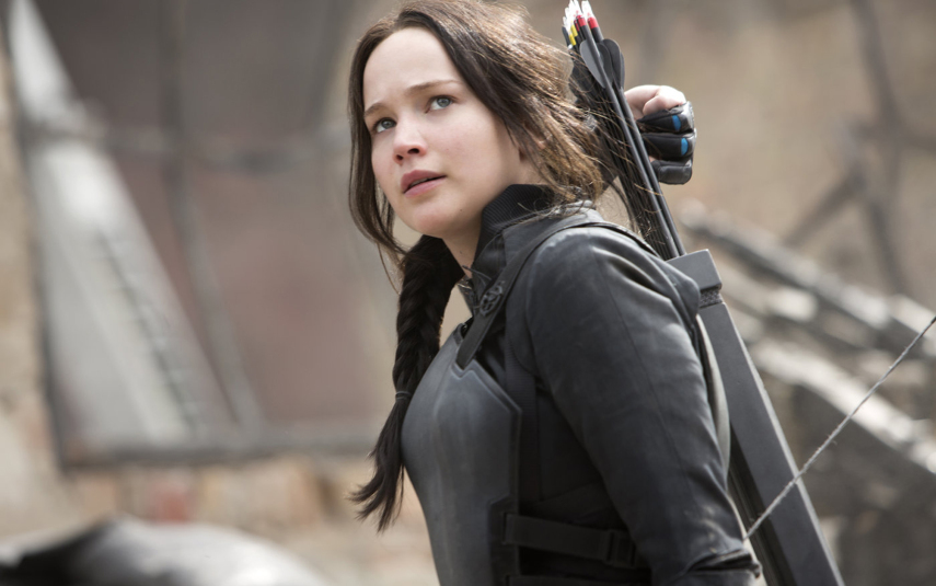 No set de Jogos Vorazes, Jennifer Lawrence estava correndo por um túnel quando a máquina de fumaça teve um problema técnico e encheu a área de fumaça. Lawrence não conseguia respirar e escapou por pouco de um sufocamento
