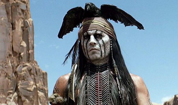 Em O Cavaleiro Solitário, a sela do cavalo de Johnny Depp se soltou e o ator foi arrastado por mais de 25 metros. O ator disse que o cavalo o ajudou, já que pulava cada vez que via um obstáculo que podia machucá-lo de verdade