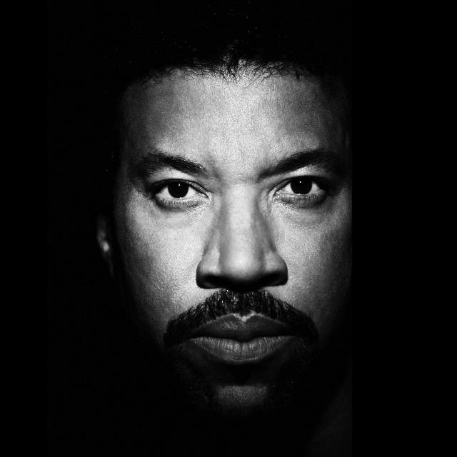 10. Lionel Richie; arrecadação US$ 1.155.020; preço médio do ingresso, US$ 80.51.
