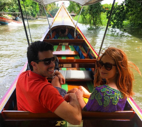 Marina Ruy Barbosa está aproveitando as férias com o namorado, o piloto de Stock Car Xandinho Negrão