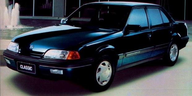 Quem consegue esquecer a sensação de entrar em um carro novo nos anos 80 ou 90? Ou até os mais fanáticos que compravam revistas especializadas na época para ver testes e guardar um pôster do carro eleito o melhor daquele ano?  Até hoje, quem é fã de carros, gosta de ver alguns modelos que marcaram época para relembrar o sentimento com os possantes que fizeram história nas décadas passadas.  Fizemos uma galeria reunindo alguns modelos cobiçados nos anos 80 e 90.