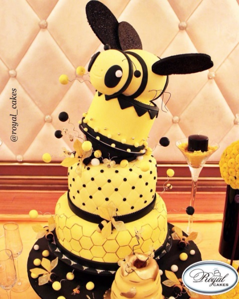 Esses bolos são da @royal_cakes, que fazem design de bolos em Los Angeles