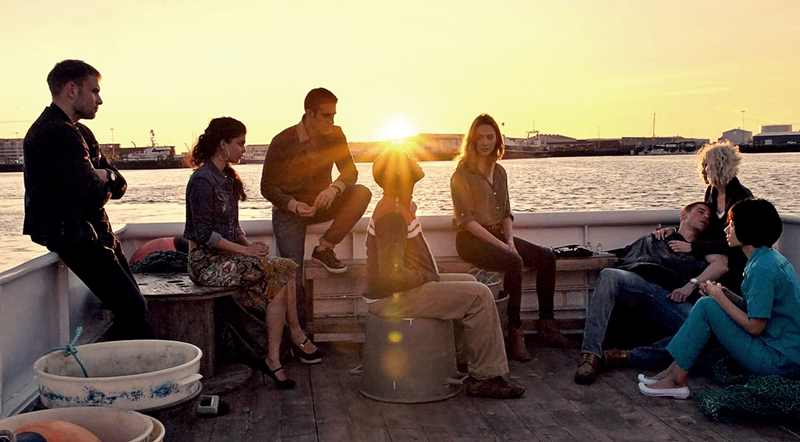 Outro sucesso da Netflix, 'Sense8' é uma série de ficção científica lançada em 2015. Tem apenas uma temporada, então é facinho de acompanhar