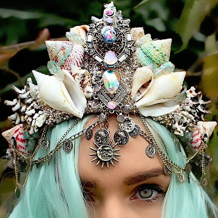 Chelsea Shiels, uma florista de 27 anos que mora em Melbourne, faz coroas que são dignas de sereias