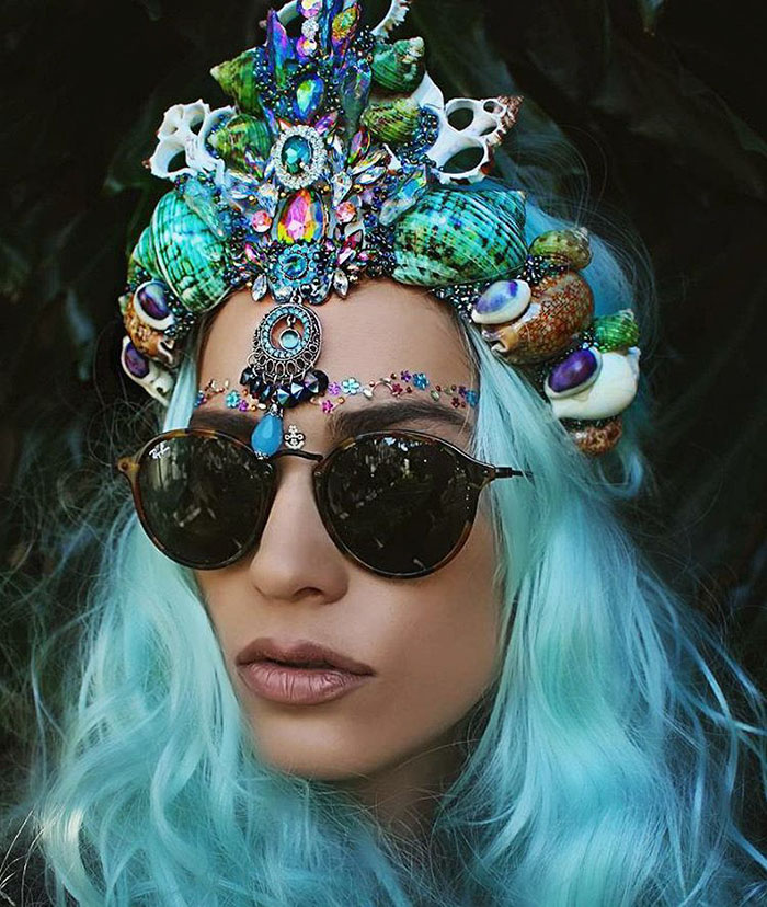 Chelsea Shiels, uma florista de 27 anos que mora em Melbourne, faz coroas que são dignas de sereias