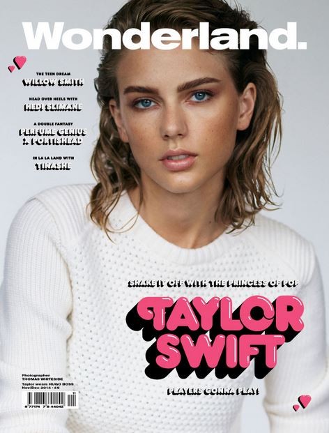 Taylor Swift estampou a capa da revista 'Wonderland' supostamente sem maquiagem ou quase sem nenhuma maquiagem. O que visivelmente não é verdade. Dá pra ver perfeitamente o uso de sombra e blush, além de balm labial