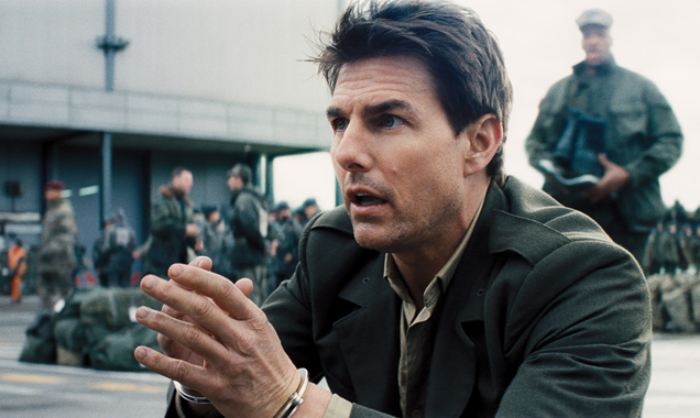 Tom Cruise adora fazer as cenas de ação sem dublês, porém uma delas quase custou a sua vida e nem foi culpa sua. Emily Blunt dirigia em uma cena de ‘No Limite do Amanhã’, enquanto Cruise estava no banco do passageiro e as coisas simplesmente saíram do controle. Emily não conseguia frear o carro e acabou batendo feio em uma árvore. “Eu quase matei Tom Cruise”, disse Emily durante uma entrevista