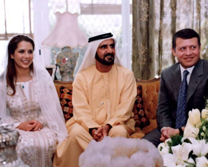 Sheik Mohammed bin Zayed Al Nahyan e a Princesa Salama se casaram em um evento grandioso em 1981. Foram 7 dias de festa. Um estádio de 20 mil lugares foi construído para o casamento. O Sheik também trouxe para festa 20 camelos, todos cobertos com jóias para impressionar a noiva. O casal ainda viajou pelo país para dar comida e presentes para a população, como forma de celebrar a ocasião. Tudo teria custado US$ 100 milhões