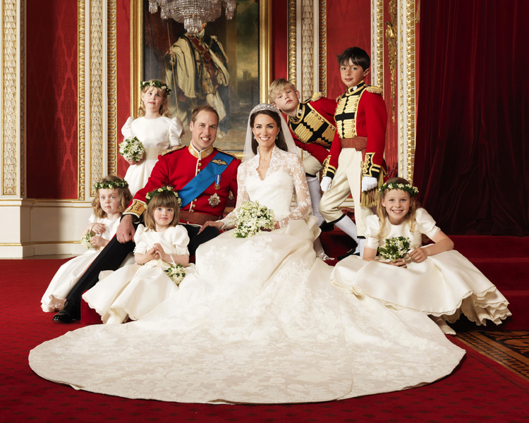 O casamento do príncipe William e Kate Middleton, em 2011, foi grandioso. O evento teria custado US$ 34 milhões. A maior parte, assim como nos dos pais de William, foi gasto com segurança (estima-se US$ 32 milhões). O vestido teria custado mais de US$ 400 mil, o bolo, US$ 80 mil, e as flores, US$ 800 mil