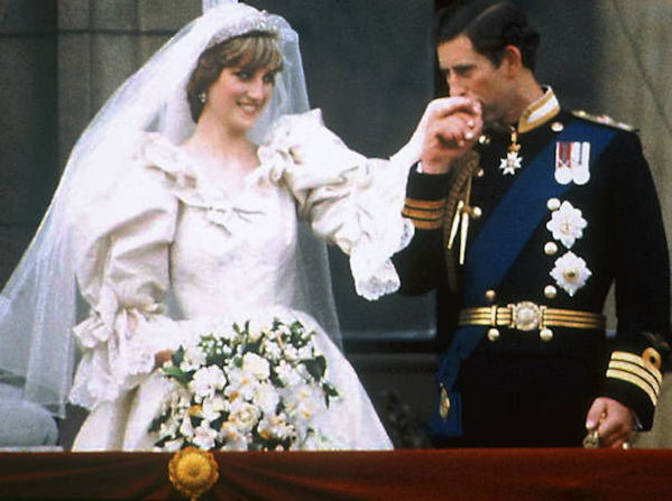 O casamento do príncipe Charles e Lady Di aconteceu em 1981. A maior parte do dinheiro foi gasta em seguraça para os noivos, que tinham 2 milhões de pessoas pelas ruas. O vestido de Diana teria custado mais de US$ 100 mil, contando com 10 mil pérolas. Eram 27 bolos para os convidados. Estima-se, que se fosse realizado hoje, custaria mais de US$ 70 milhões. O preço original foi US$ 48 milhões