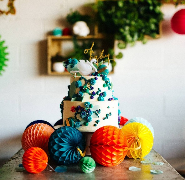 O Instagram @unbirthday é cheio de bolos coloridos que parecem apenas deliciosos. Para quem mora em Sydney, na Austrália, é possível experimentar!