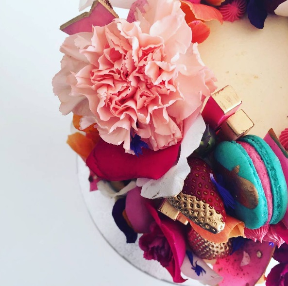 O Instagram @unbirthday é cheio de bolos coloridos que parecem apenas deliciosos. Para quem mora em Sydney, na Austrália, é possível experimentar!