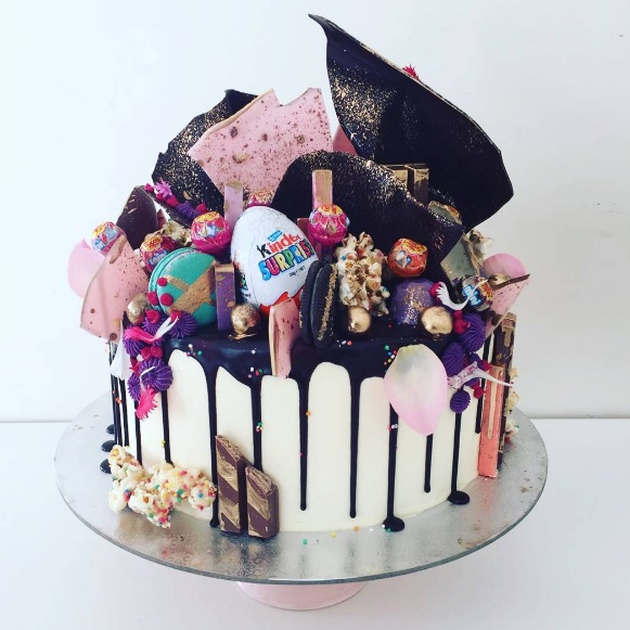 O Instagram @unbirthday é cheio de bolos coloridos que parecem apenas deliciosos. Para quem mora em Sydney, na Austrália, é possível experimentar!