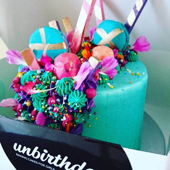 O Instagram @unbirthday é cheio de bolos coloridos que parecem apenas deliciosos. Para quem mora em Sydney, na Austrália, é possível experimentar!