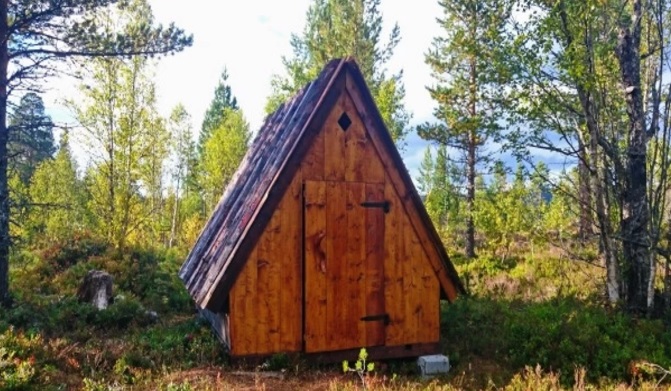 Um grupo de amigos decidiu construir uma vila medieval para jogar LARPS