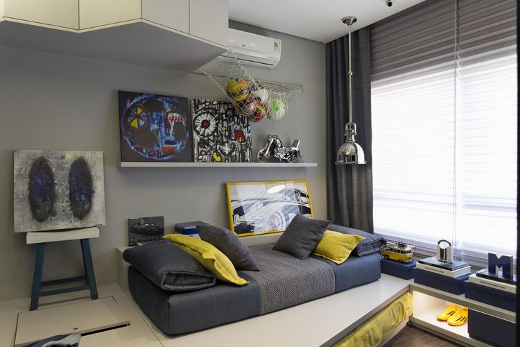 A combinação de cinza com o amarelo é bastante neutra e deixa o quarto masculino com uma cara moderna