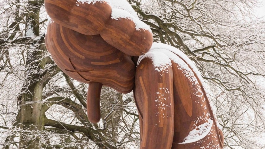 Kaws (2016) - o artista Kaws levou sua arte de rua pop para o Yorkshire Sculpture Park, na Inglaterra