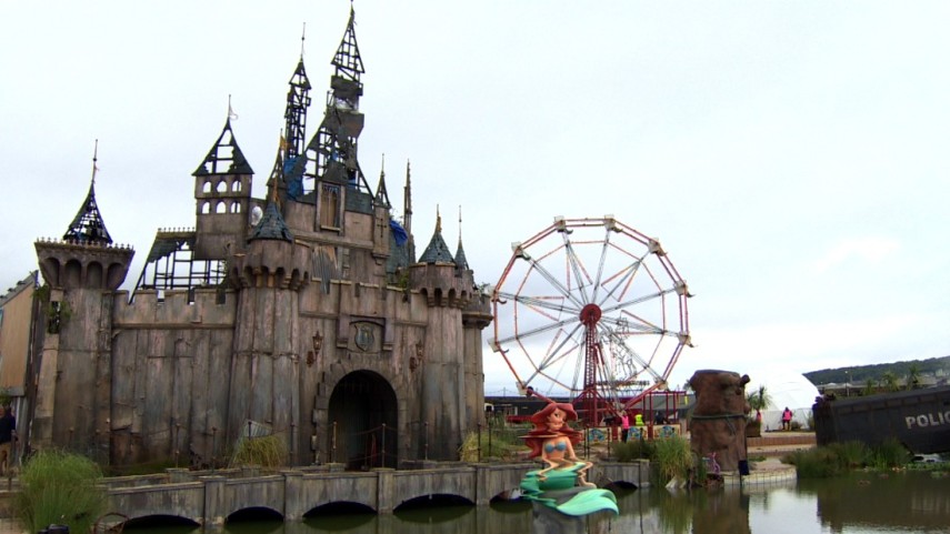 Dismaland (2015) - esta obra de Banksy recriou o 