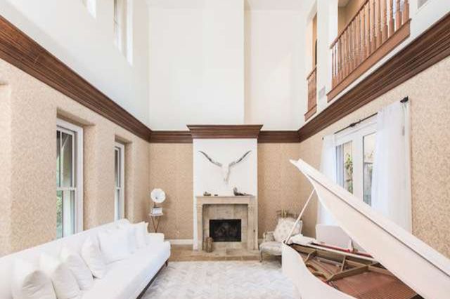 Esta é a sala da casa da cantora Kesha, em Nashville