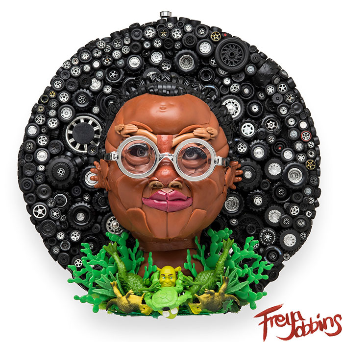 Freya Jobbins aproveita pernas, cabeças e outras partes de bonecas que foram descartadas para criar essas esculturas um pouco... Assustadoras, talvez? Você decide!