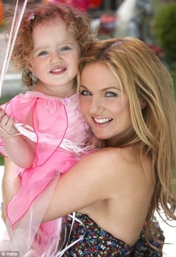 A eterna Spice Girls, Geri Halliwell batizou sua filha como Bluebell Madonna. O segundo nome é uma clara homenagem à rainha do pop, enquanto o primeiro significa 