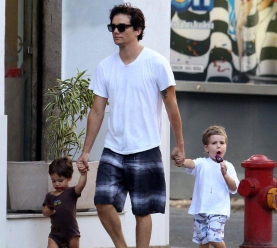 Um dos filhos do ator Wagner Moura também chama-se Bem. A turma fica completa com Salvador e José.