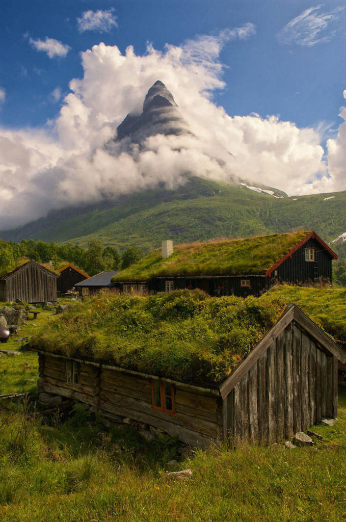 Pensou ter uma casinha de campo como essa daqui? Meta de vida!