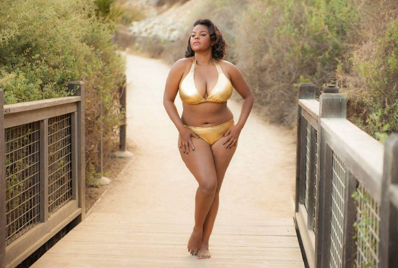 Mais corpo, menos vergonha! Encabeçada por uma grife de beachwear, campanha no Instagram incentiva mulheres a postarem imagens sentindo-se bem no próprio corpo enquanto se divertem na praia ou na piscina. A hashtag #MySwimBody já teve mais de 7 mil imagens publicadas