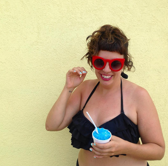 Mais corpo, menos vergonha! Encabeçada por uma grife de beachwear, campanha no Instagram incentiva mulheres a postarem imagens sentindo-se bem no próprio corpo enquanto se divertem na praia ou na piscina. A hashtag #MySwimBody já teve mais de 7 mil imagens publicadas