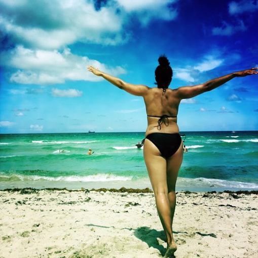 Mais corpo, menos vergonha! Encabeçada por uma grife de beachwear, campanha no Instagram incentiva mulheres a postarem imagens sentindo-se bem no próprio corpo enquanto se divertem na praia ou na piscina. A hashtag #MySwimBody já teve mais de 7 mil imagens publicadas