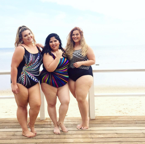 Mais corpo, menos vergonha! Encabeçada por uma grife de beachwear, campanha no Instagram incentiva mulheres a postarem imagens sentindo-se bem no próprio corpo enquanto se divertem na praia ou na piscina. A hashtag #MySwimBody já teve mais de 7 mil imagens publicadas