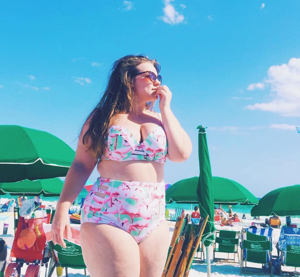 Mais corpo, menos vergonha! Encabeçada por uma grife de beachwear, campanha no Instagram incentiva mulheres a postarem imagens sentindo-se bem no próprio corpo enquanto se divertem na praia ou na piscina. A hashtag #MySwimBody já teve mais de 7 mil imagens publicadas