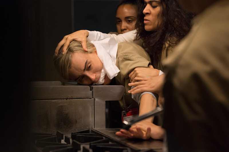 Um dos maiores sucessos da atualidade, 'Orange is the New Black' é uma mistura deliciosa de humor, empoderamento e drama. São quatro temporadas, sendo que a última foi lançada no mês passado