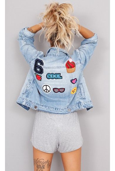 A febre dos patches - que são estes bordados divertidos colados nas roupas - saiu apenas das calças e jaquetas jeans e chegou às peças de couro, sapatos, bolsas, mochilas, chapéus, biqúnis e até cases de celular