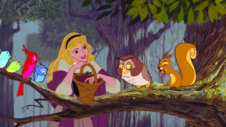 A Aurora é a terceira clássica princesa da Disney e foi lançada em 1959. A história comandada pela vilã Malévola é muito criticada por ter uma princesa totalmente passiva e que mal aparece na trama. Mas, a história tem um diferencial: pela primeira vez, personagens femininos - as três fadas madrinhas - são responsáveis por ajudar a protagonista.