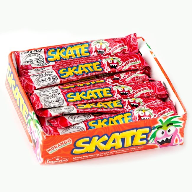 E essa balinha delícia que mais parecia um pedaço de plástico? Skate fez a nossa alegria na infância!