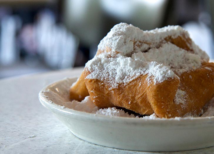 O berço do jazz e da culinária crioula, a cidade americana tem cafés antigos com apenas uma opção no cardápio: os deliciosos beignets. São doces fritos e cobertos por uma generosa camada de açúcar de confeiteiro.