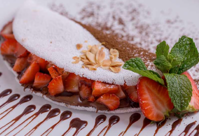 Apesar da tapioca não ser de origem baiana, mas pernambucana, Salvador oferece uma variedade de opções de dar água na boca. Tem recheio de chocolate, doce de leite, frutas e o tradicional coco.