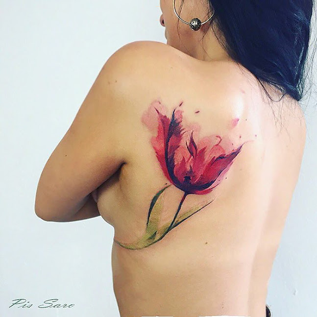 Pis Sora transforma a natureza em tatuagens delicadas e cheias de detalhes pra lá de charmosos. Vontade de tatuar agora, né?