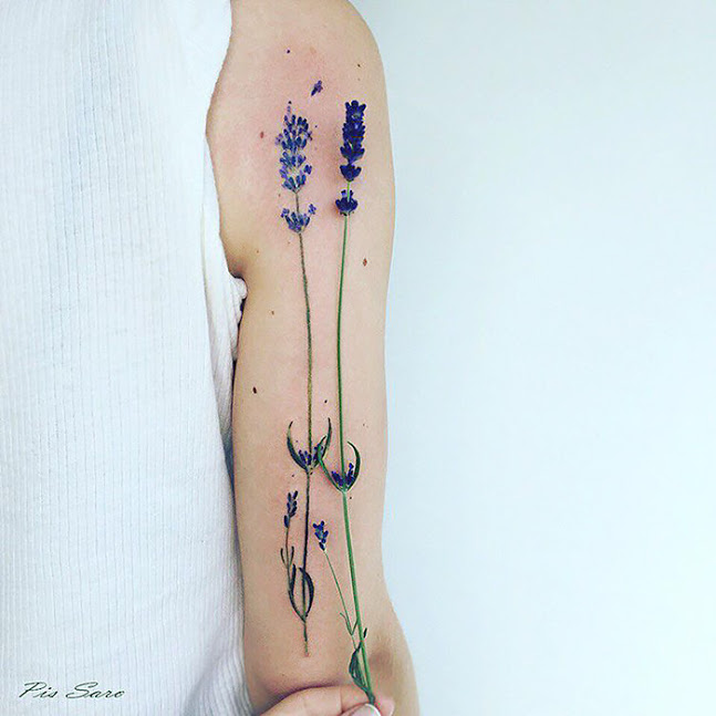 Pis Sora transforma a natureza em tatuagens delicadas e cheias de detalhes pra lá de charmosos. Vontade de tatuar agora, né?