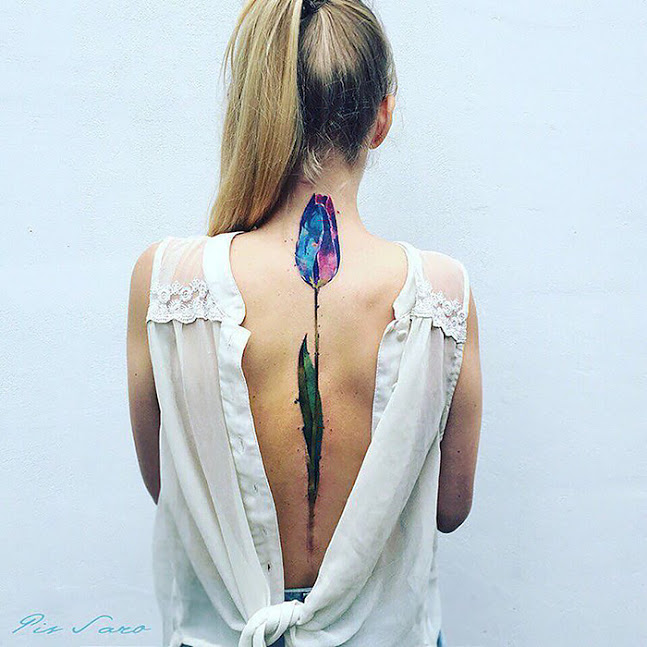 Pis Sora transforma a natureza em tatuagens delicadas e cheias de detalhes pra lá de charmosos. Vontade de tatuar agora, né?